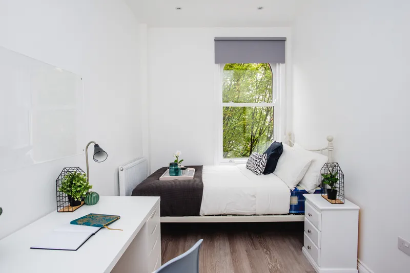 Flat C, 25 Lister Gate - Luxury 5 Bed City Centre Apartment - Thumbnail 3